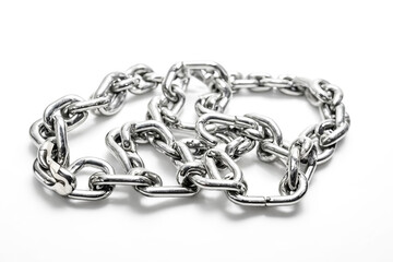 Obraz premium Close-up of a Silver Chain on White Background