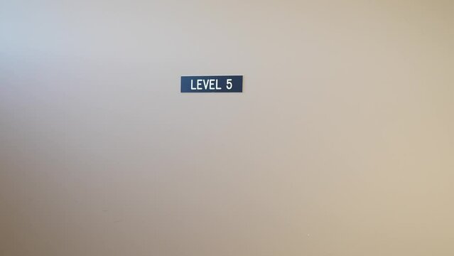 Level 5 sign on beige wall in a modern building interior