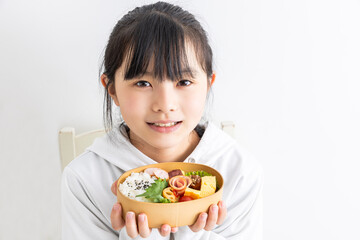 お弁当を持った笑顔の子ども　child eating lunch