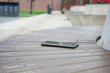 forget smartphone on a park bench, lost smart phone 
