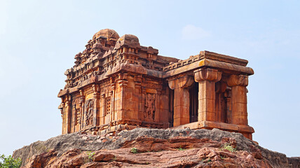 Obraz premium View of Sri Malgatti Shiva Gudi, Badami Fort, Badami, Bagalkot, Karnataka, India.