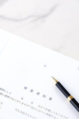 解雇通知書によって社員を解雇する
