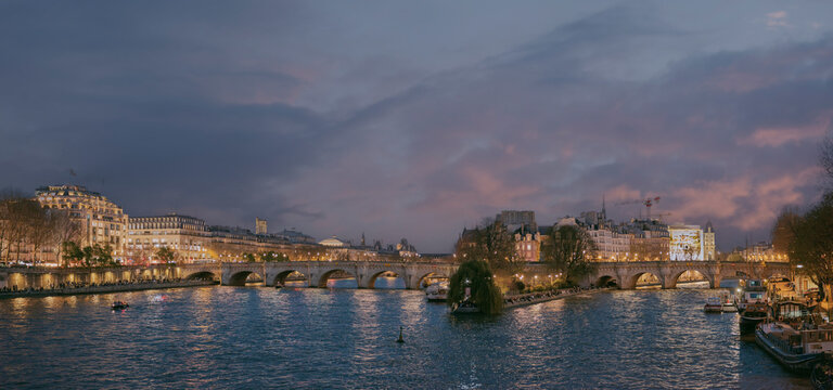 France, Ile-de-France, Paris, Ile de la Cite at dusk