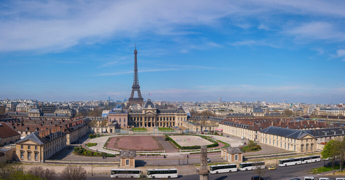 France, Ile-de-France, Paris,Ecole militaire complex with Eiffel Tower in background