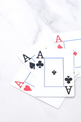 トランプのカード（4枚のエースのカード）
