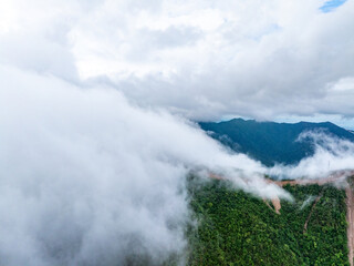 Obraz premium Clouds and mist in the valley
