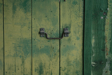 vieux volet en bois vert 