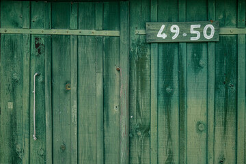 porte en bois d'une cabane du bassin d'Arcachon