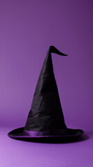 Fototapeta premium Solid Purple Background with a Single Witch Hat, Vibrant Hues and Cozy Halloween Atmosphere