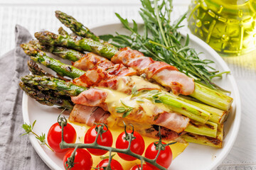 Grilled asparagus with bacon and egg sauce