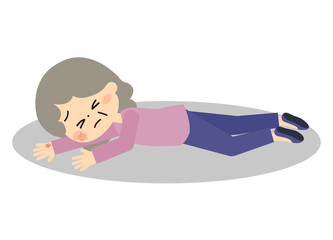 怪我をして地面に倒れているシニア女性