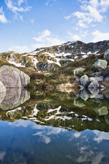 Reflet lac de montagne neige Pyrénées