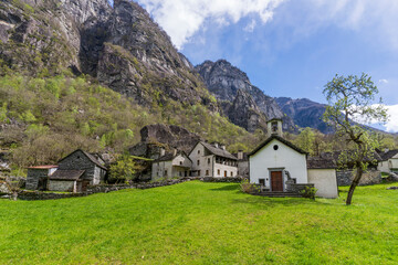Obraz premium Sabbione Village view in Val Bavona of Switzerland