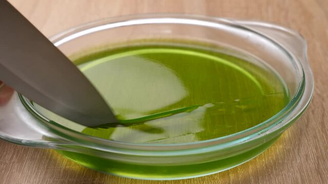 The solidified tinted gelatin is cut into cubes. Preparation of gelatin desserts.