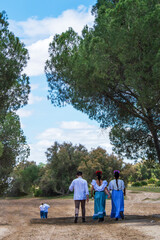 Peregrinos a pie haciendo la romer&iacute;a del Rocio en Almonte, Espa&ntilde;a