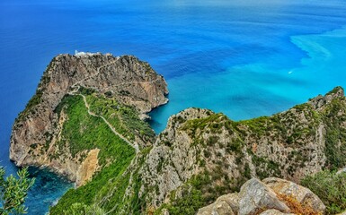 Cap Carbon situé en Algérie, Béjaïa, édifié à 220 m au-dessus du niveau de la mer, ce qui en...