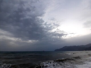 ITALIA : VEDUTA DELLA SPIAGGIA DI SALERNO AL TRAMONTO,23 MAGGIO 2024.