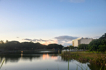 Obraz premium A gorgeous scenery of a lake in sunset.
