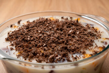 Chocolate shavings are added to the hardened dessert jelly. Preparation of gelatin desserts.