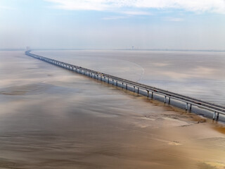 The spectacular scene of the Qiantang River tidal water passing through the Jiashao Bridge.
