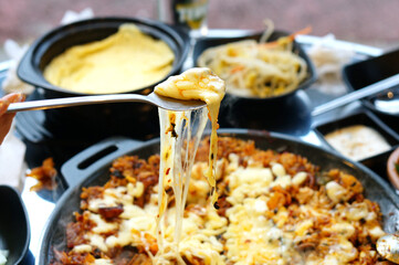 치즈 철판 볶음밥 한 스푼