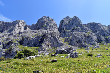 Alluitz mountain (1034 m) in the Urkiola Natural Park. Basque Co