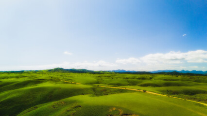 ドローンで撮影した日本の草原