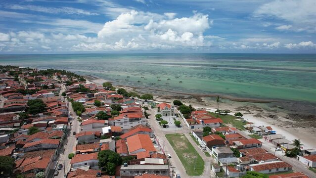Praia de Ponta de Pedras em Goiana no Estado de Pernambuco - Brasil - Visto de cima com drone 4k