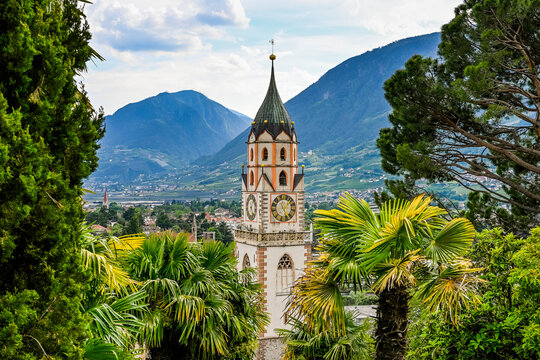 Meran, Altstadt, St. Nikolaus, Pfarrkirche, Tappeiner Promenade, Spazierweg, Rosengarten, Aussicht, Palmen, Vinschgau, Etschtal, S&uuml;dtirol, Italien, Fr&uuml;hling, Sommer