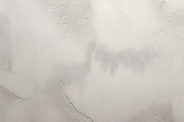 黒と白のグランジ背景。亀裂、欠け、ドットの抽象的なイラスト テクスチャ。古い摩耗した表面の汚れたモノクロ パターン。