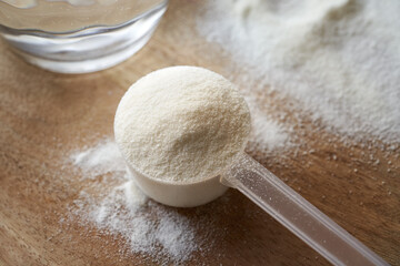 Collagen powder in a plastic measuring scoop