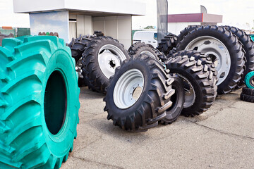 Rubber tire green and black for tractor agriculture
