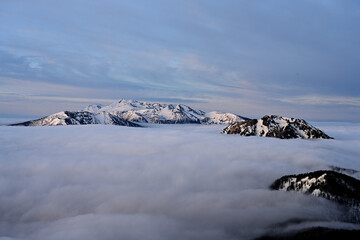 雲海に浮かぶ乗鞍と焼岳