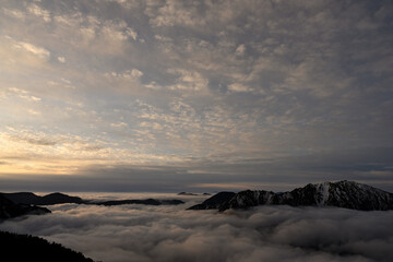 霞沢岳と雲海の朝