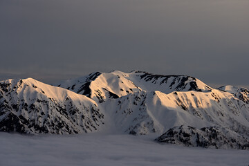 雲海に浮かぶ抜戸、五郎の山々