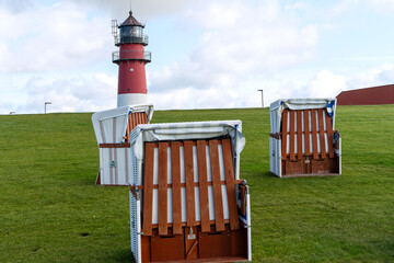 Strandkörbe und Leuchtturm in Büsum an der Nordsee