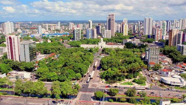Avenida Agamenom Magalh&atilde;es no bairro do derby na cidade do Recife no Estado de Pernambuco - Brasil - Visto de Cima com Drone 4k
