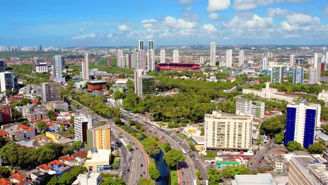 Avenida Agamenom Magalh&atilde;es no bairro do derby na cidade do Recife no Estado de Pernambuco - Brasil - Visto de Cima com Drone 4k
