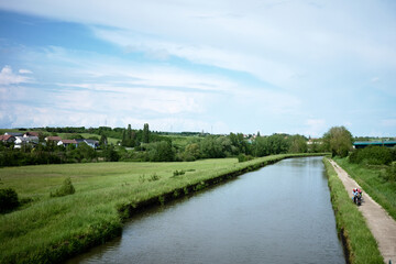 Le canal pittoresque entre la Marne et le Rhin