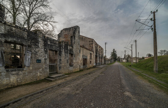 Rue principale du village martyr d'Oradour-sur-Glane, Haute-Vienne, France, d&eacute;truit par les les nazis en 1944