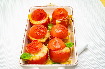 tomaten gefüllt warm in der herstellung 