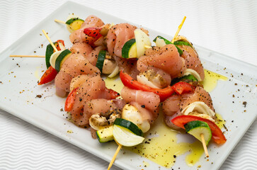 Grillspieße roh mit gemüse