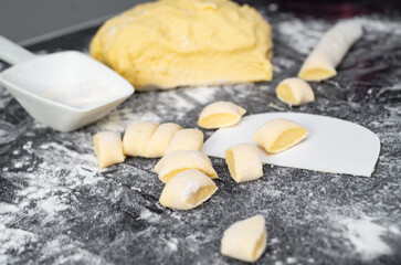 Schupfnudel Bubaspitzle Schupfnudeln Herstellung Schritte Teig selbst gemacht geformt 