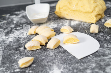 Schupfnudel Bubaspitzle Schupfnudeln Herstellung Schritte Teig selbst gemacht geformt 