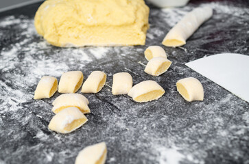 Schupfnudel Bubaspitzle Schupfnudeln Herstellung Schritte Teig selbst gemacht geformt 