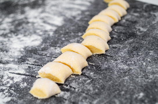 Schupfnudel Bubaspitzle Schupfnudeln Herstellung Schritte Teig selbst gemacht geformt 