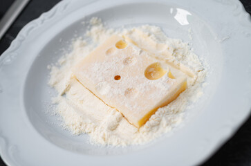 Käse paniert gebacken in Schritten Herstellung