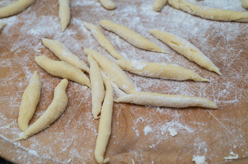 Schupfnudel Bubaspitzle Schupfnudeln Herstellung Schritte Teig selbst gemacht geformt 