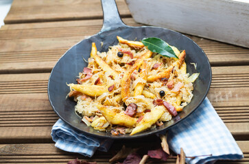 Schupfnudeln mit Sauerkraut Buabaspitzle mit Sauerkraut Speck 