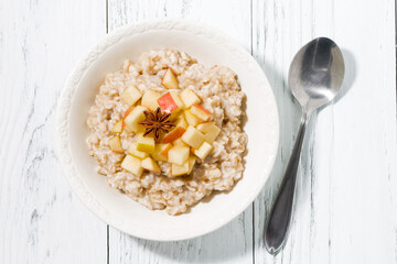 plate of oatmeal with apples, top view